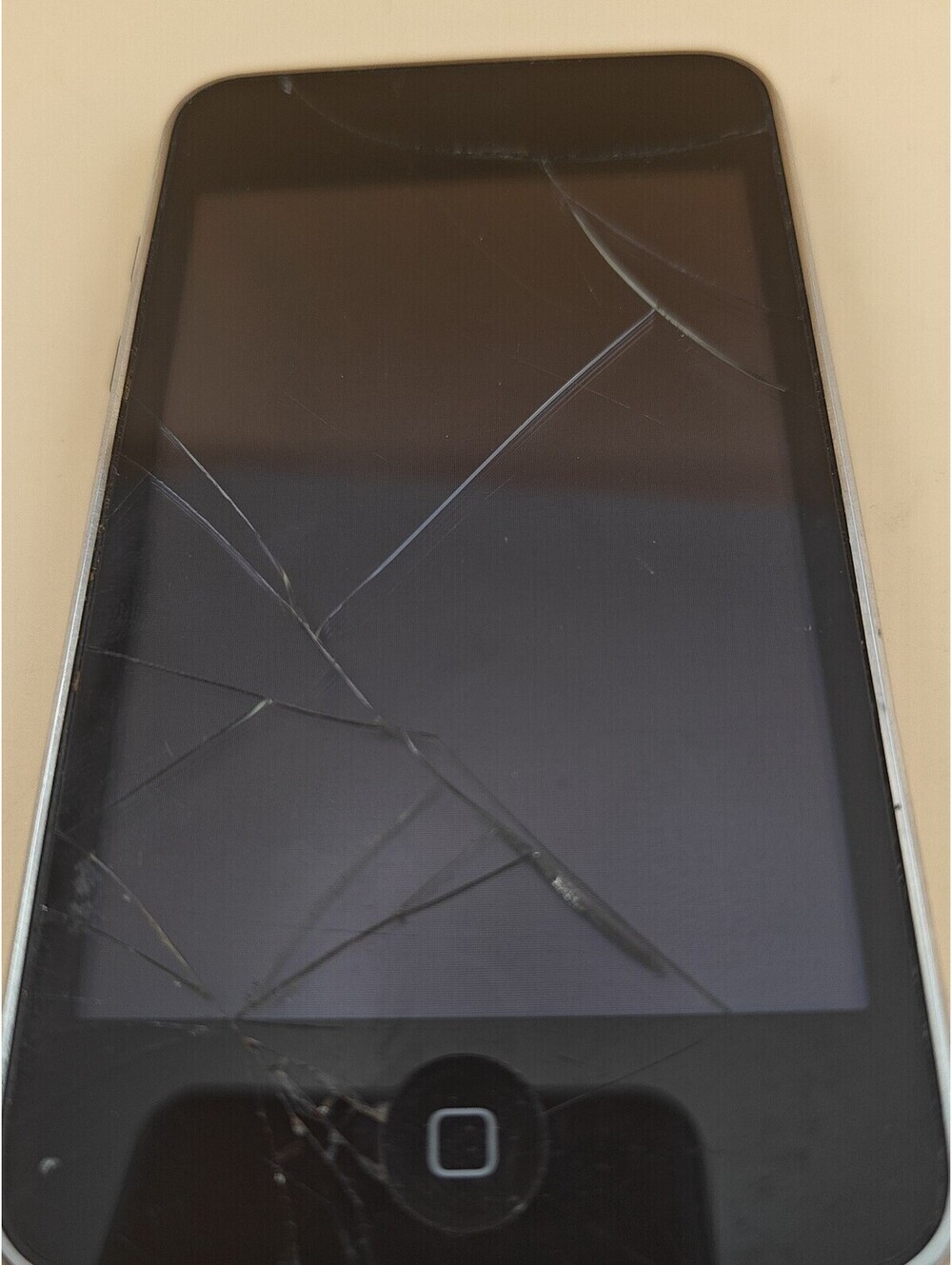 Apple iPod Touch 2nd Generation A1288 Wi-Fi 8GB Cracked